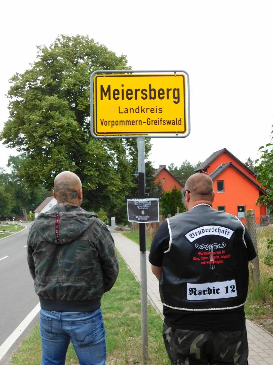 Grüße aus Rostock Aktion Schwarze Kreuze