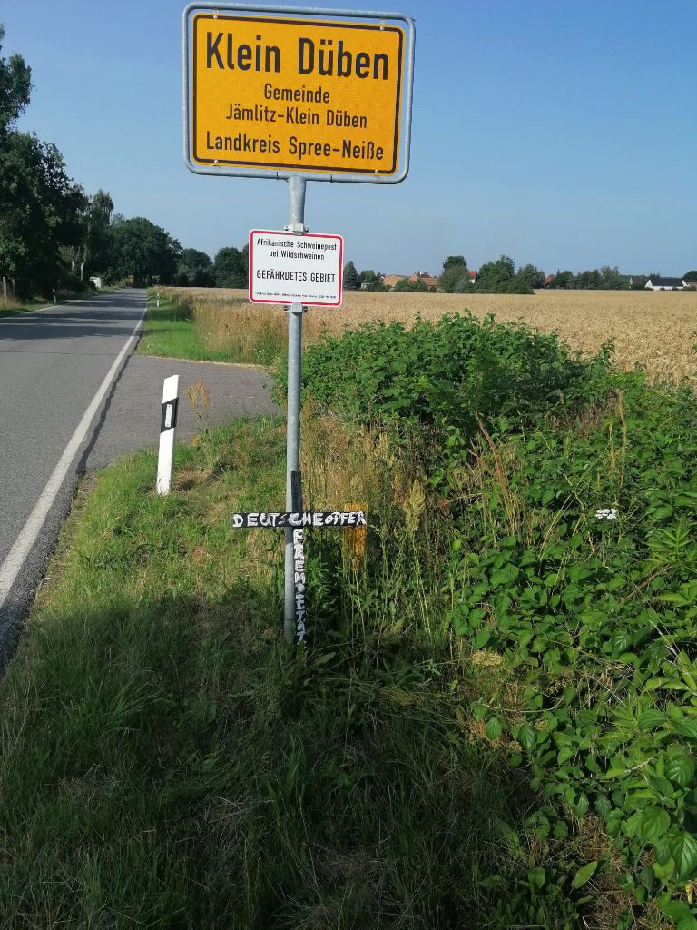 Grüße aus Klein Düben Aktion Schwarze Kreuze